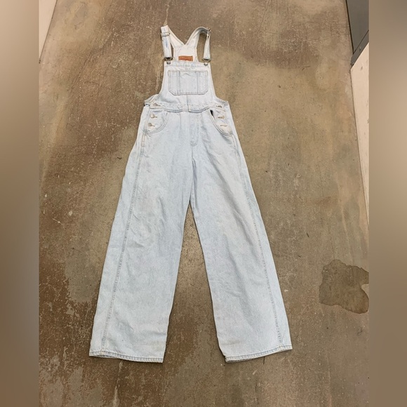 Levi’s wide leg Women's Light Blue Denim Overalls - Picture 1 of 6